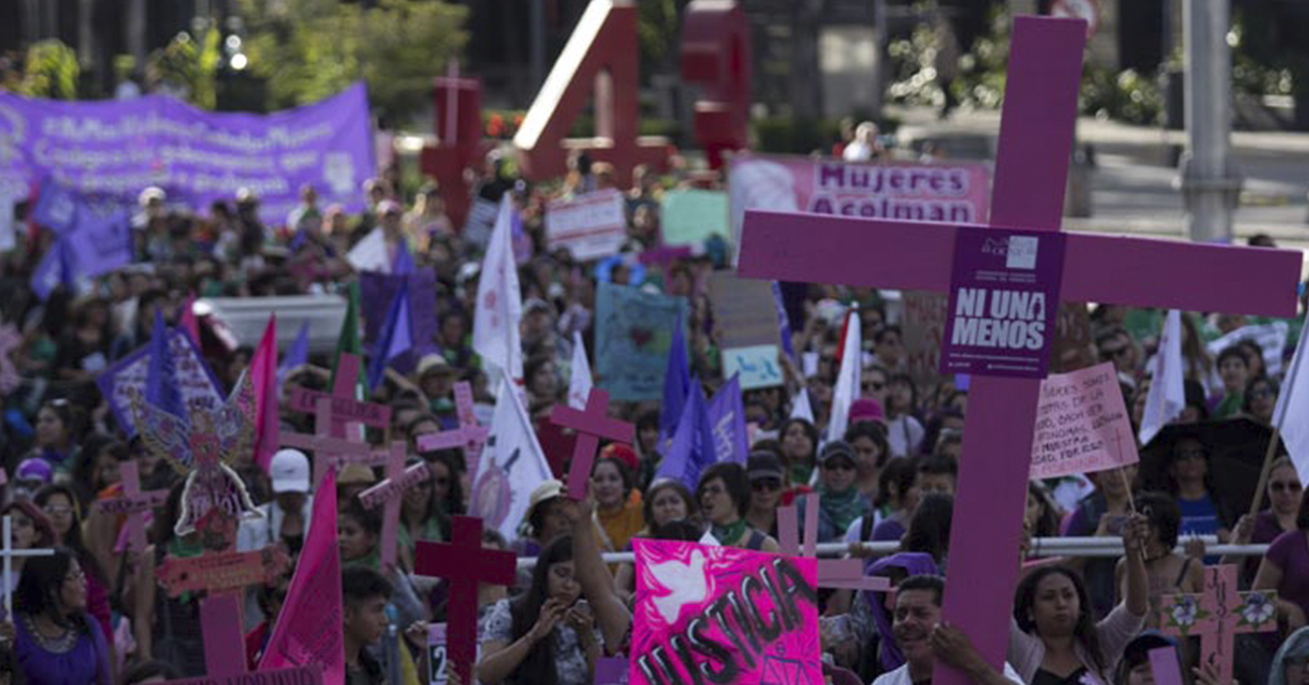 Marchan contra los feminicidios y la violencia hacia las mujeres
