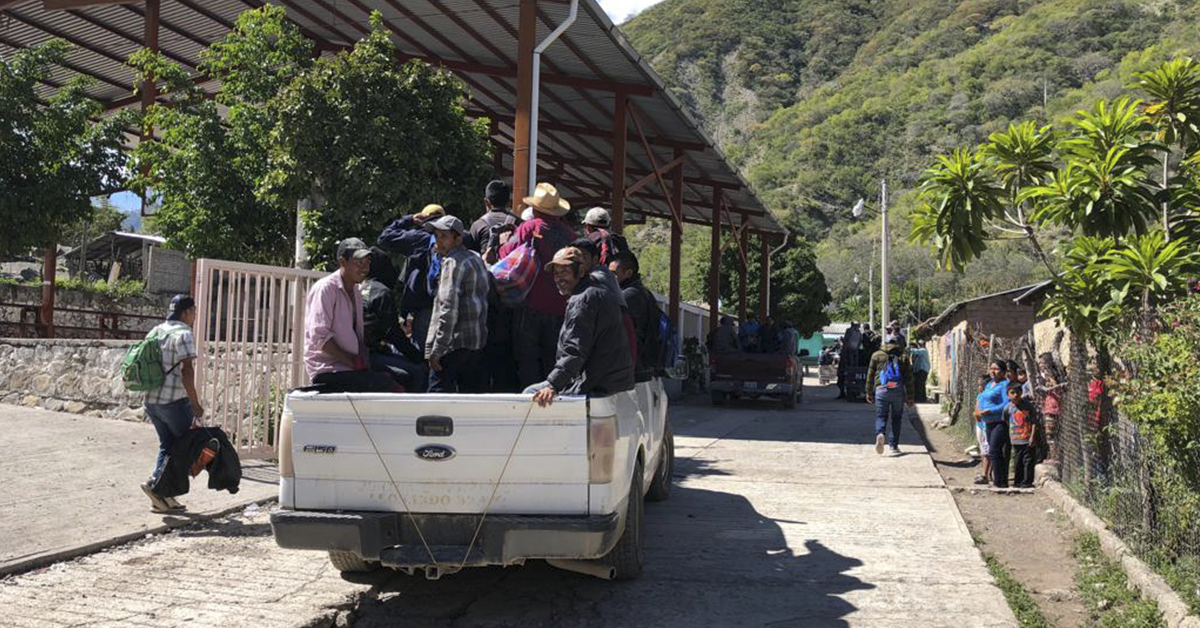 Detienen con disparos regreso de desplazados en la sierra de Guerrero