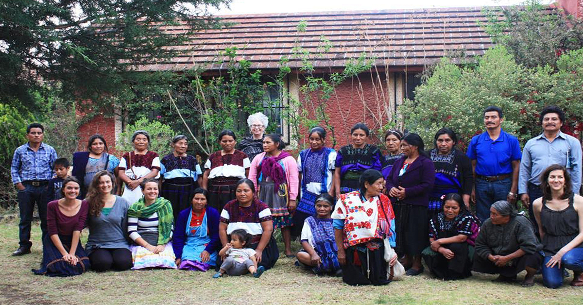 Exigen parteras indígenas un diálogo nacional frente a la discriminación