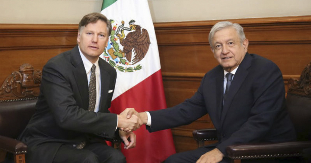 Se reúne AMLO con embajador Christopher Landau; pidió atender violencia contra mexicanos en EU