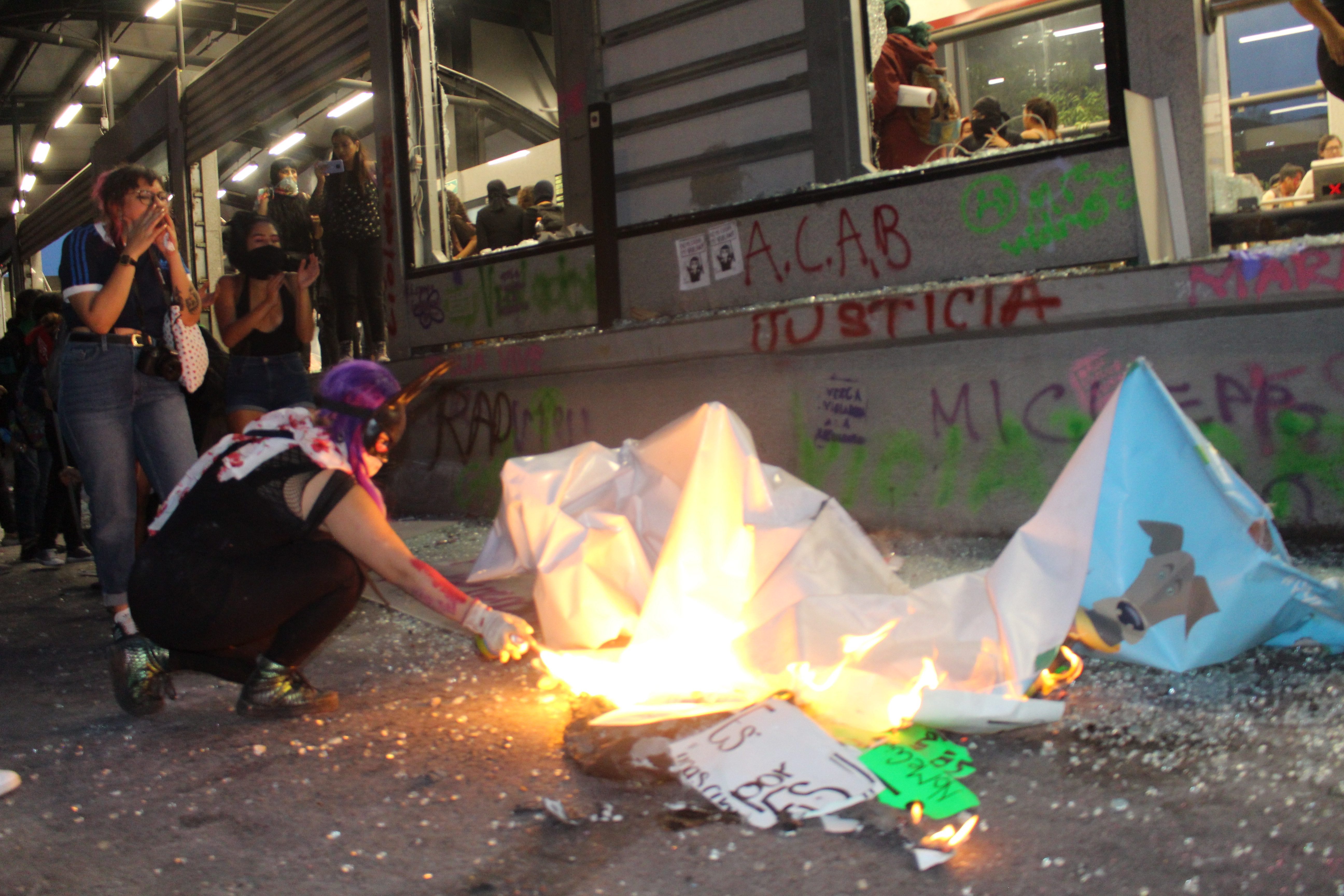 #ExigirJusticiaNoEsProvocación - Protestan mujeres contra la violación de una joven en Azcapotzalco