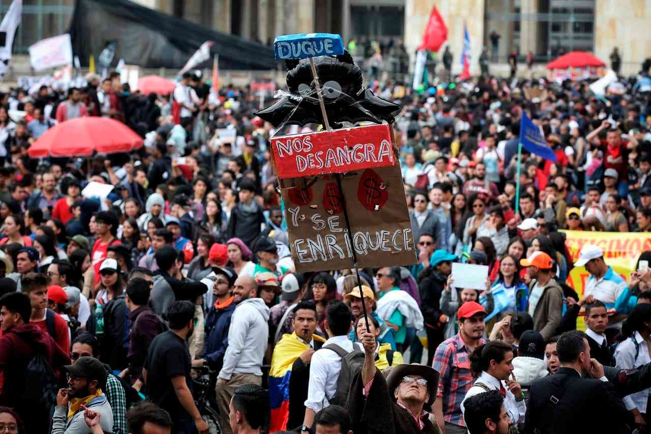 Continúan protestas en Colombia tras fallecimiento del joven Dilan Cruz y negociaciones con Duque