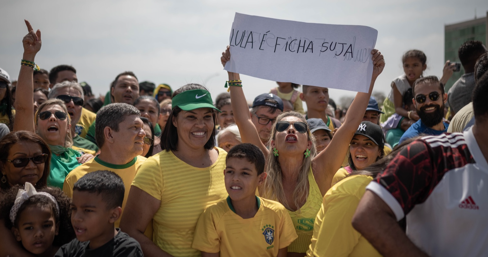Preocupa violencia por bolsonaristas armados durante elección en Brasil